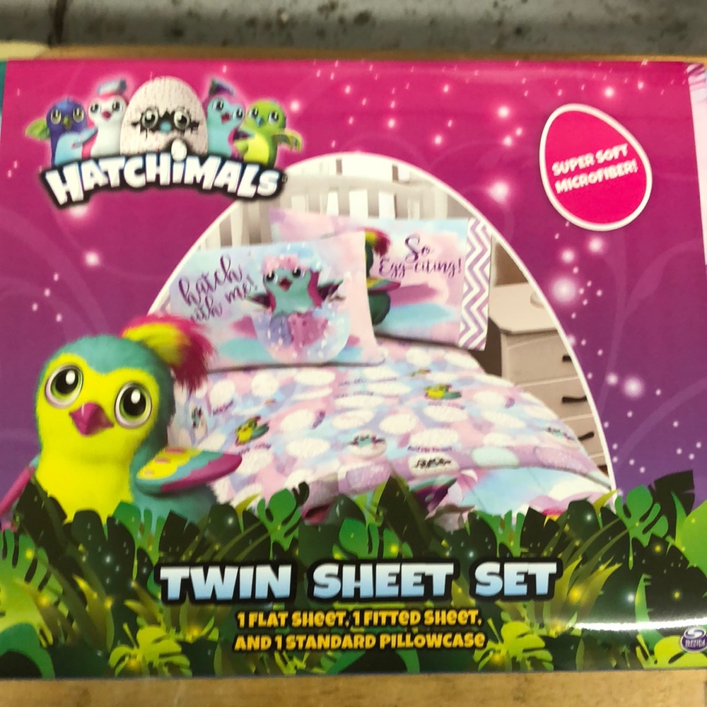 - Hatchimals twin sheet set